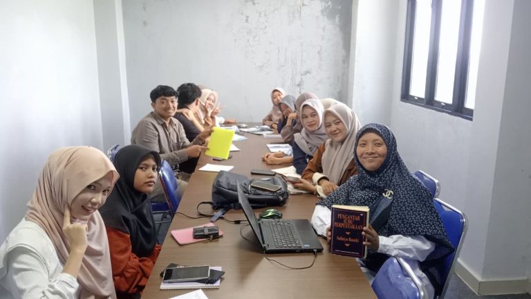 Mahasiswa Antusias Ikuti Perkuliahan Pengantar Ilmu Perpustakaan dan Informasi Islam di IAIN Curup