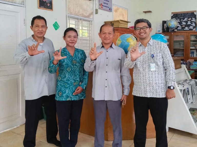 Konsultasi Kepustakawanan di SMP Carolus Bengkulu, Pustakawan IAIN Curup Berbagi Pengalaman Pengelolaan Perpustakaan
