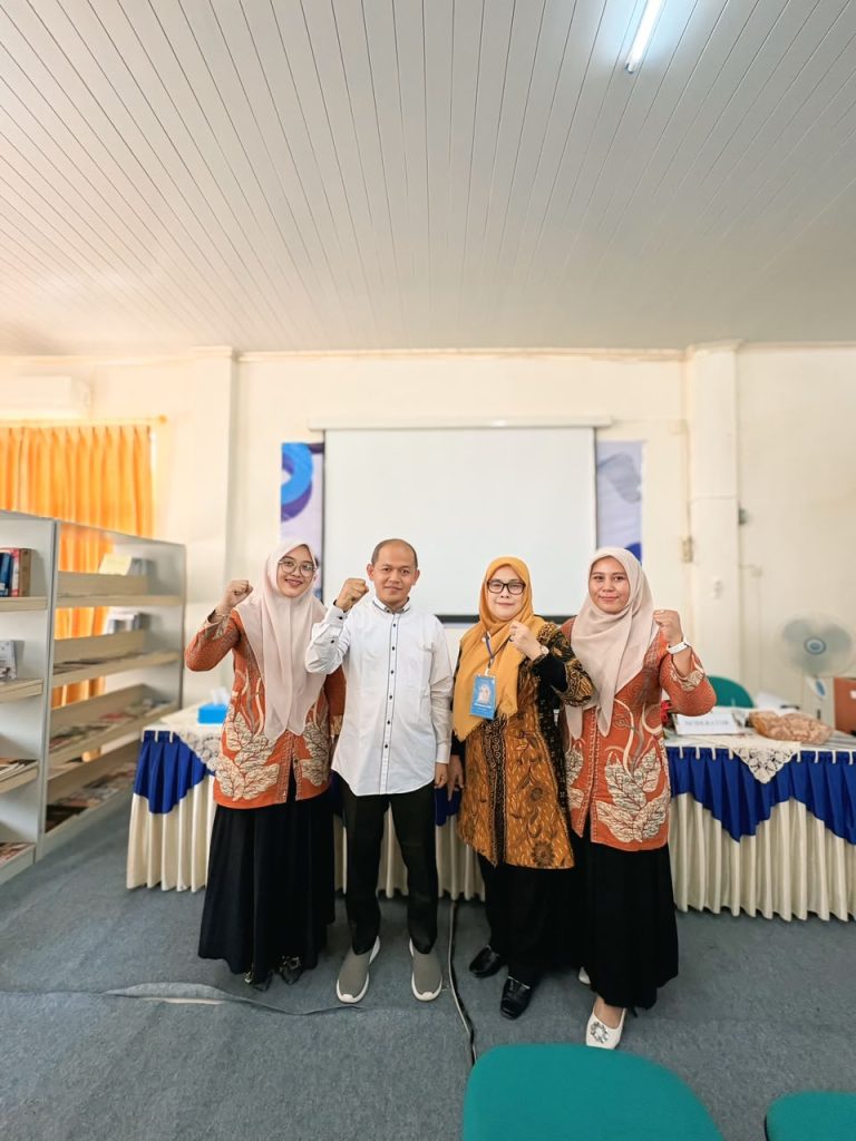 Pustakawan UPT Perpustakaan IAIN Curup mengikuti Bimtek Literasi di Dinas Perpustakaan dan Kearsipan Daerah Kab.Rejang Lebong